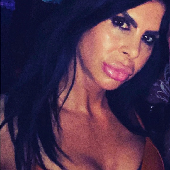 Meet your Posher, Jennifer - Picture 1 of 1